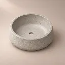 Render de Lavabo Cráter en perspectiva sobre fondo beige cálido